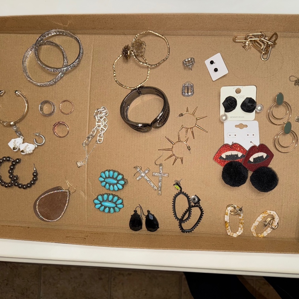 Costume jewelry lot